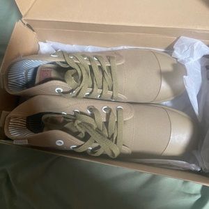 Bangs shoes women’s mushroom design greenish brown size women’s us 8 men’s 6 .5